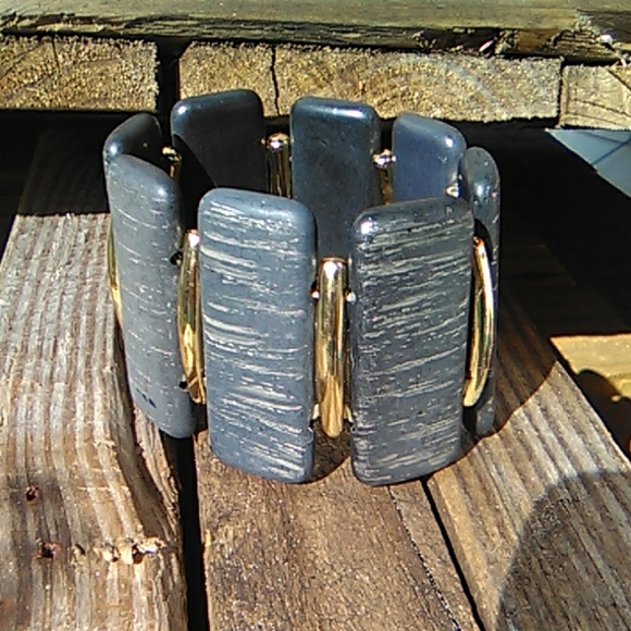 Jewelry - Nwot Grey and Gold bracelet